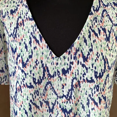 Blouse Only T40 imprimé abstrait blanc/bleu/vert/rose - fluide & légère